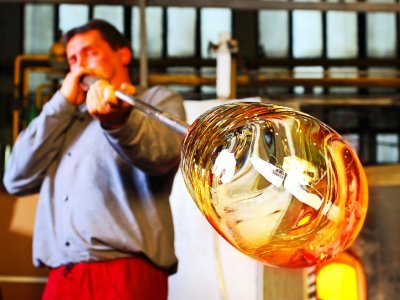 See glass items blowing in Karlovy Vary