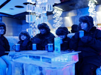 Drink tea in Ice Lounge in Dubai