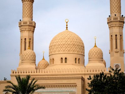 Visit the Jumeirah Mosque in Dubai