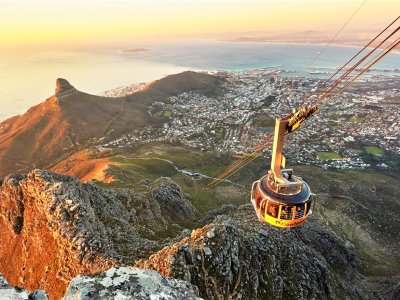 Reach the highest mountain by cable railway in Cape Town