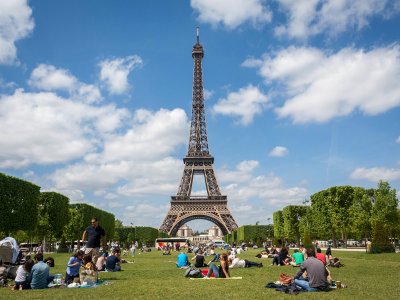 Have a picnic on Champ de Mars in Paris