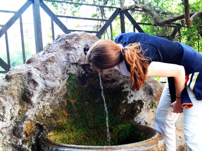 Drink water from fontanelle in Rome