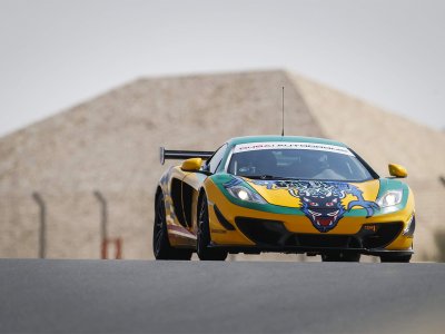 Drive a thoroughbred McLaren Racing Machine in Dubai