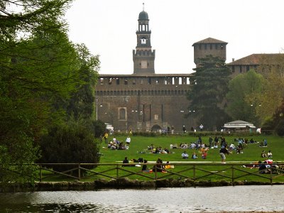 Have a picnic near the Sforza Castle in Milan