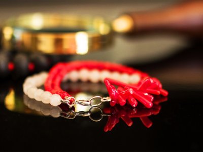 Buy jewels of red coral on Sardinia
