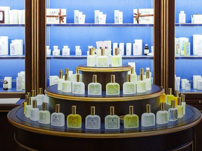 Buy perfume in an ancient pharmacy in Florence