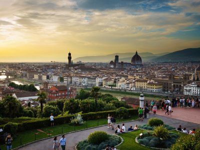 Have a picnic on the Piazzale Michelangelo in Florence