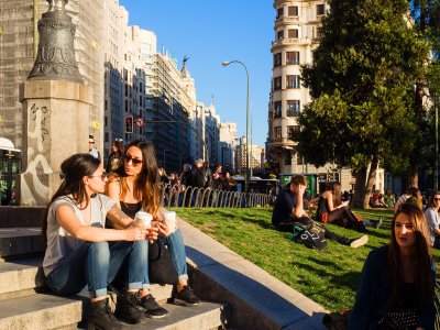 Have a picnic on the Square of Spain in Madrid