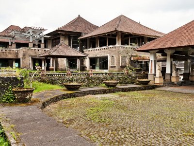 Abandoned hotel Taman Bedugul in Bali