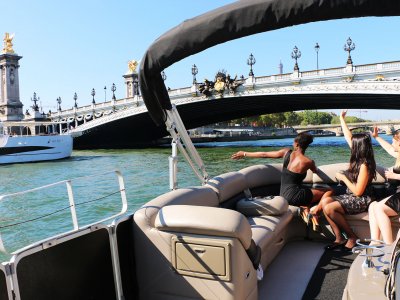 Weekend cruise on the Seine