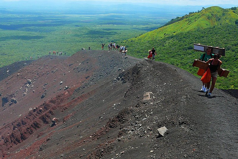 Vulcano hiking, Leon