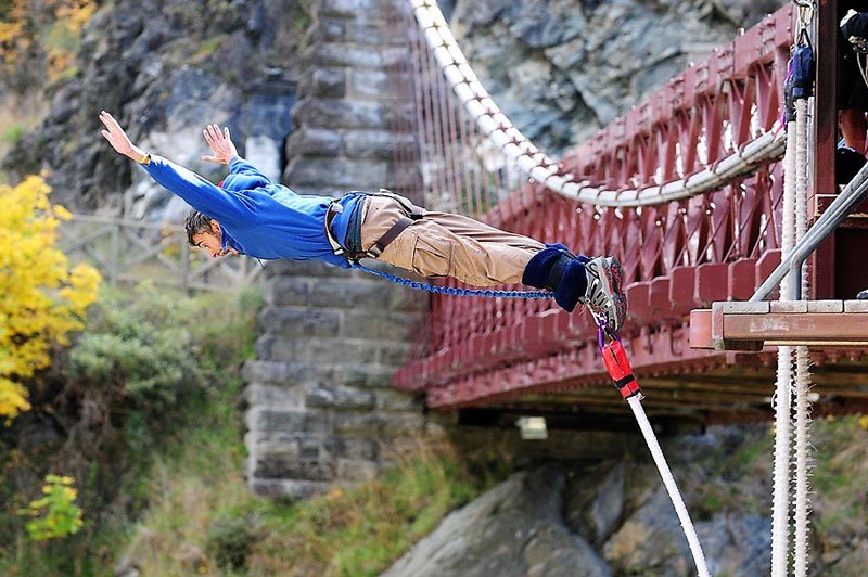 How to try bungy jumping in Queenstown