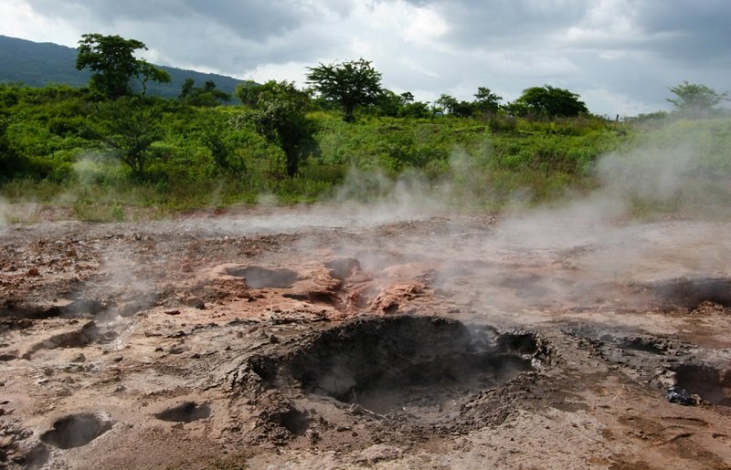 Boiling mud springs, Leon