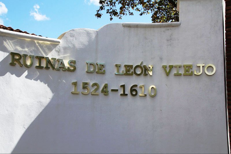Leon-Viejo entrance, Leon