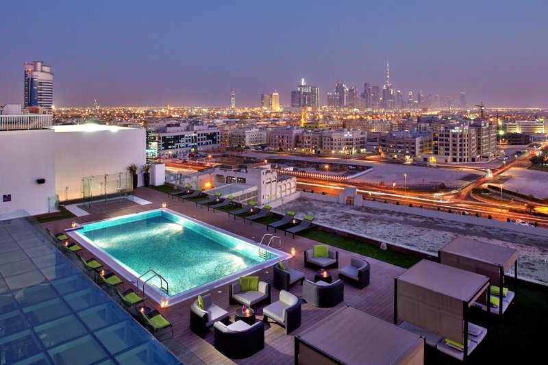 Estrellas Skyline Lounge at night, Dubai