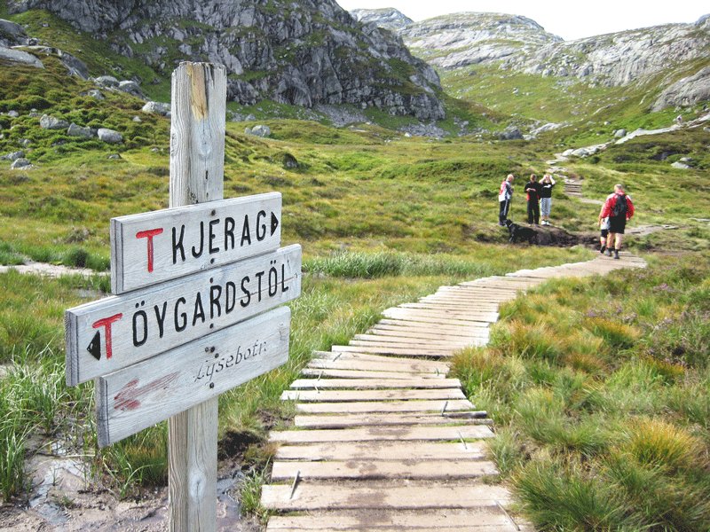 Kjerag, Hiking to the mountain will take about 2 hours, Stavanger