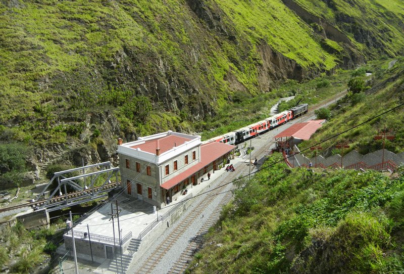 Sibambe Station is the last stop before the Devil's Nose, Alausi