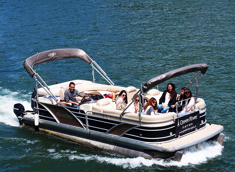 Weekdays cruise on the Seine, Paris