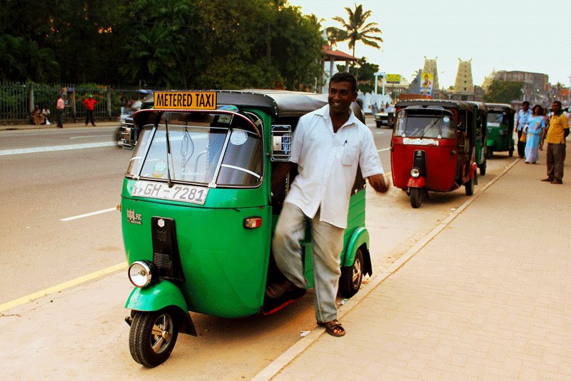 How to take a tuk tuk ride in Kandy