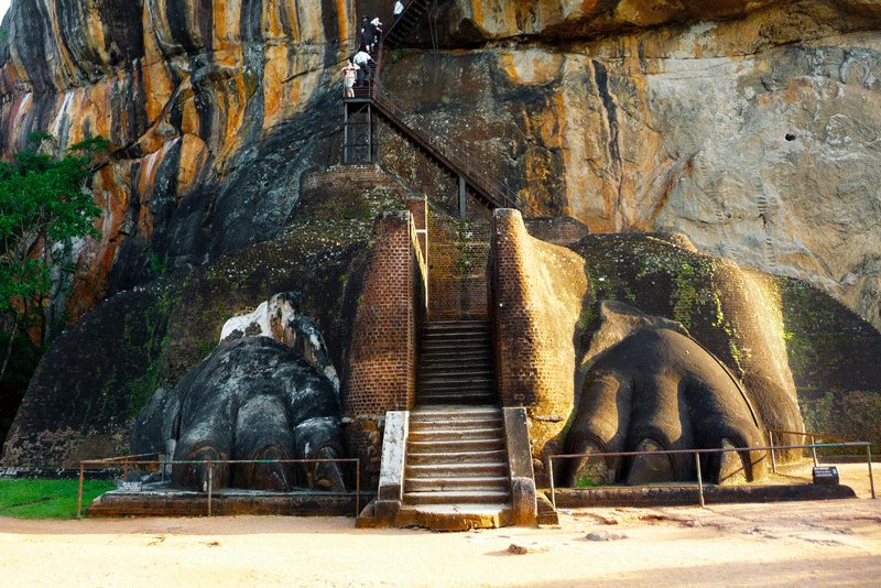 Dambulla, A lion platform at the entrance to Sigiriya, Dambulla