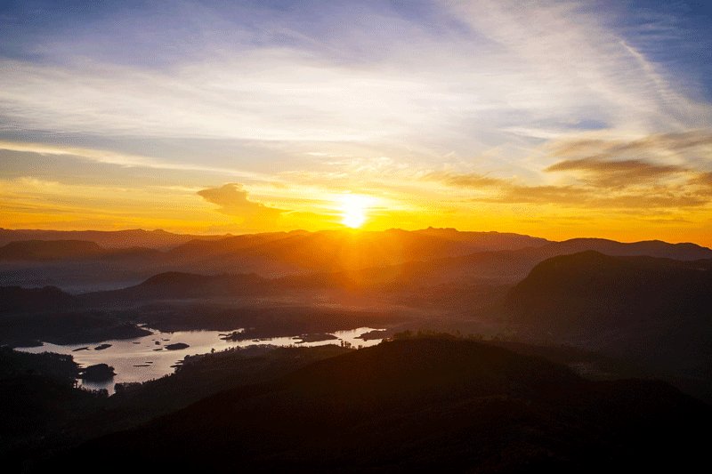 A sunset at the Adam's Peak is worth of climbing, Nuwara Eliya