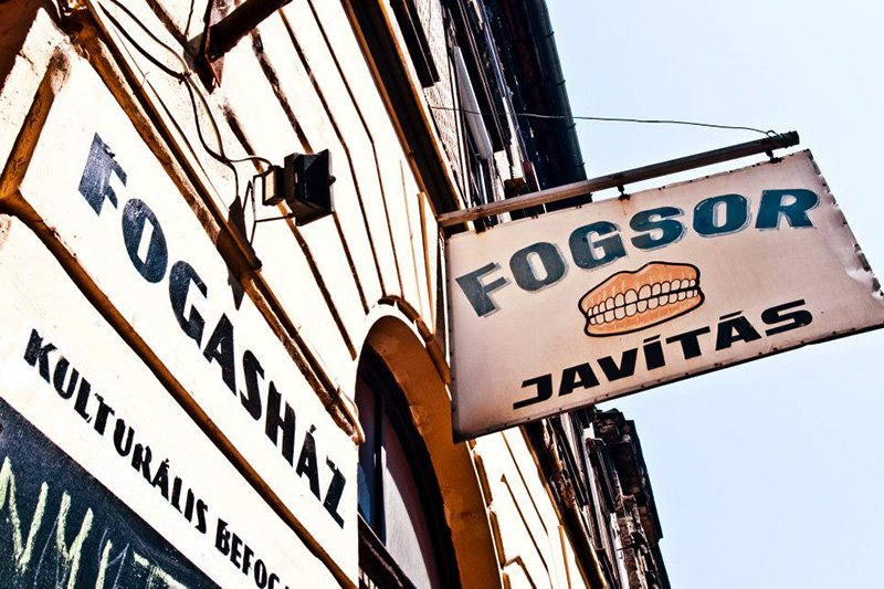 Fogashaz sign, Budapest