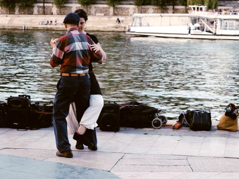 Tango on the banks of the Seine.