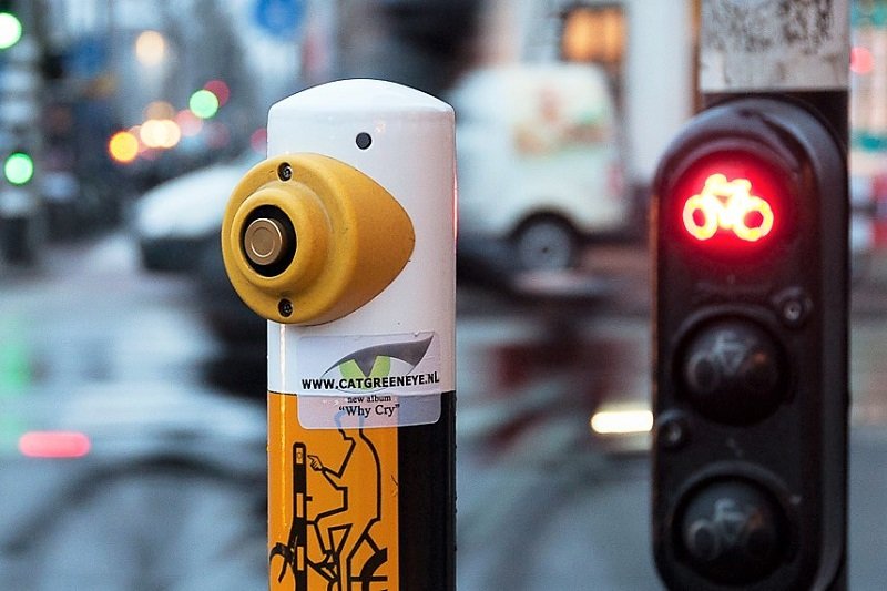 Bike paths are equipped with traffic lights and pedestrian crossings, Amsterdam