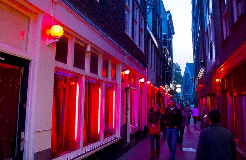 How to watch red light district window displays in Amsterdam