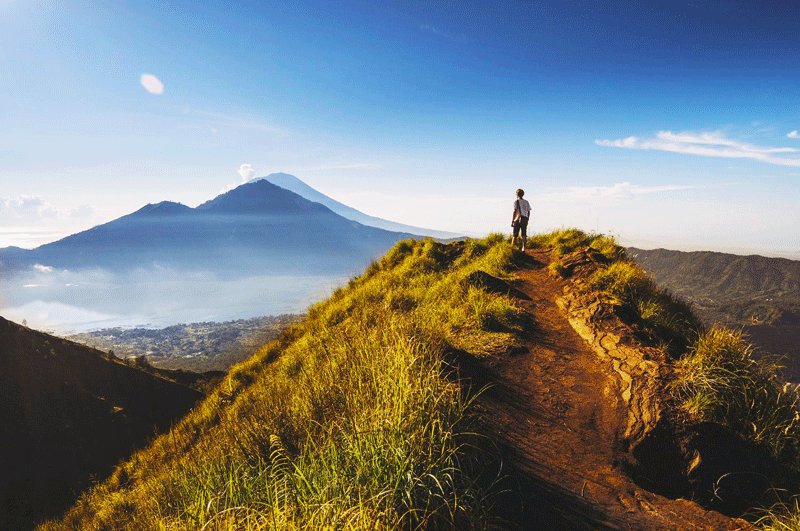 Walking path along the edge of the crater, Bali