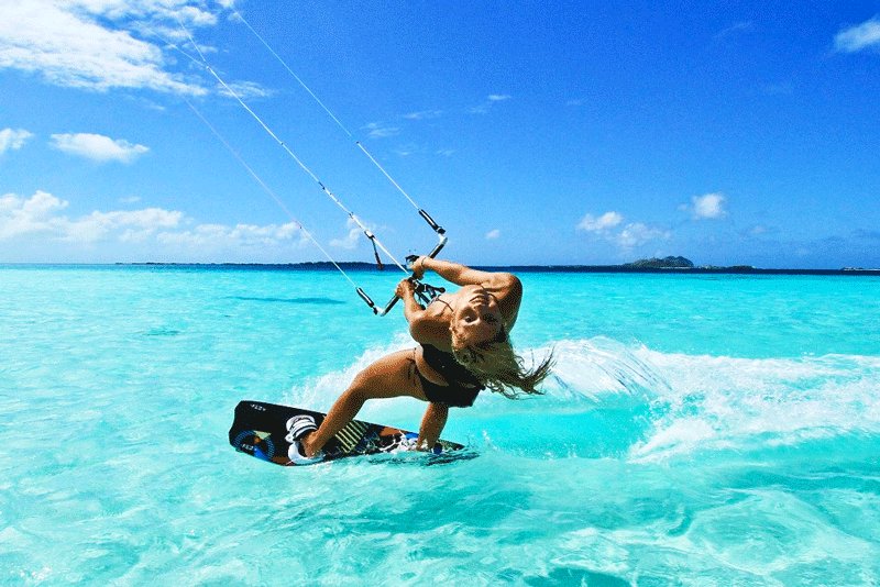 Kite and windsurfers ride separately, Caracas