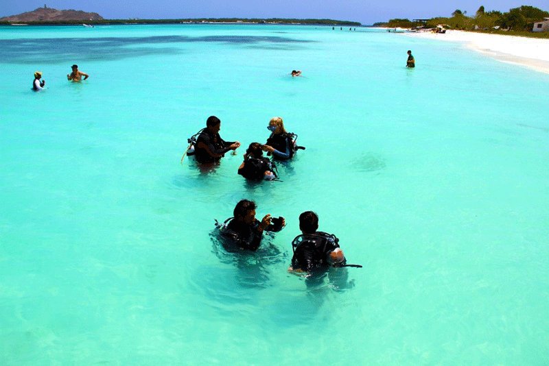 Preparation before diving on Gran Roque island, Caracas