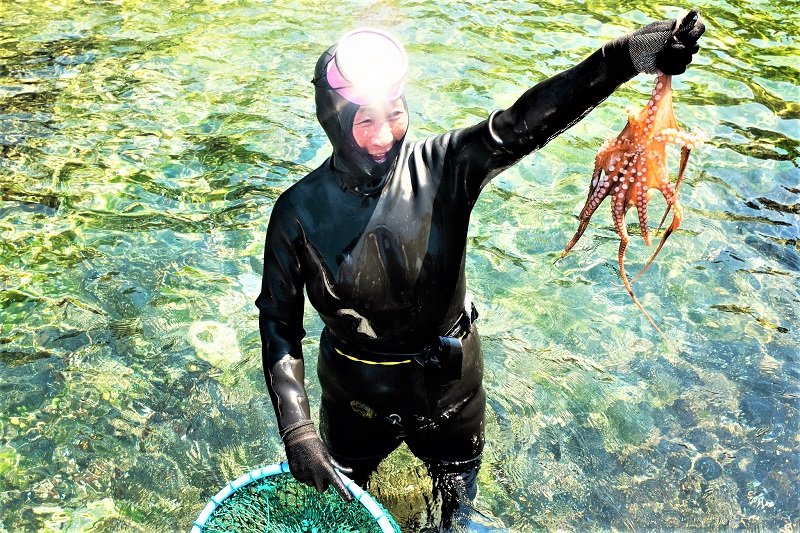 Haenyeo usually sell their catch to restaurant, Seogwipo