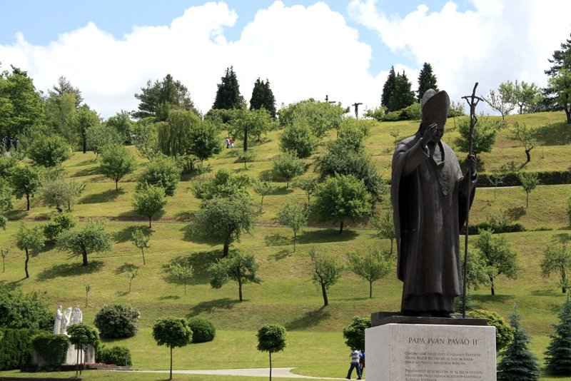 Pope John Paul II statue, Zagreb