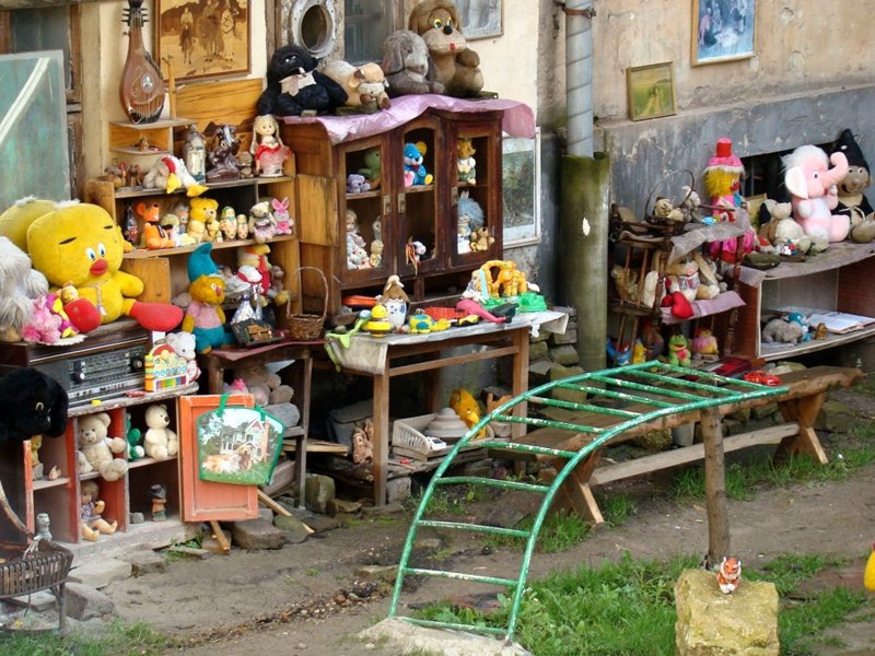 Yard of lost toys, Lviv