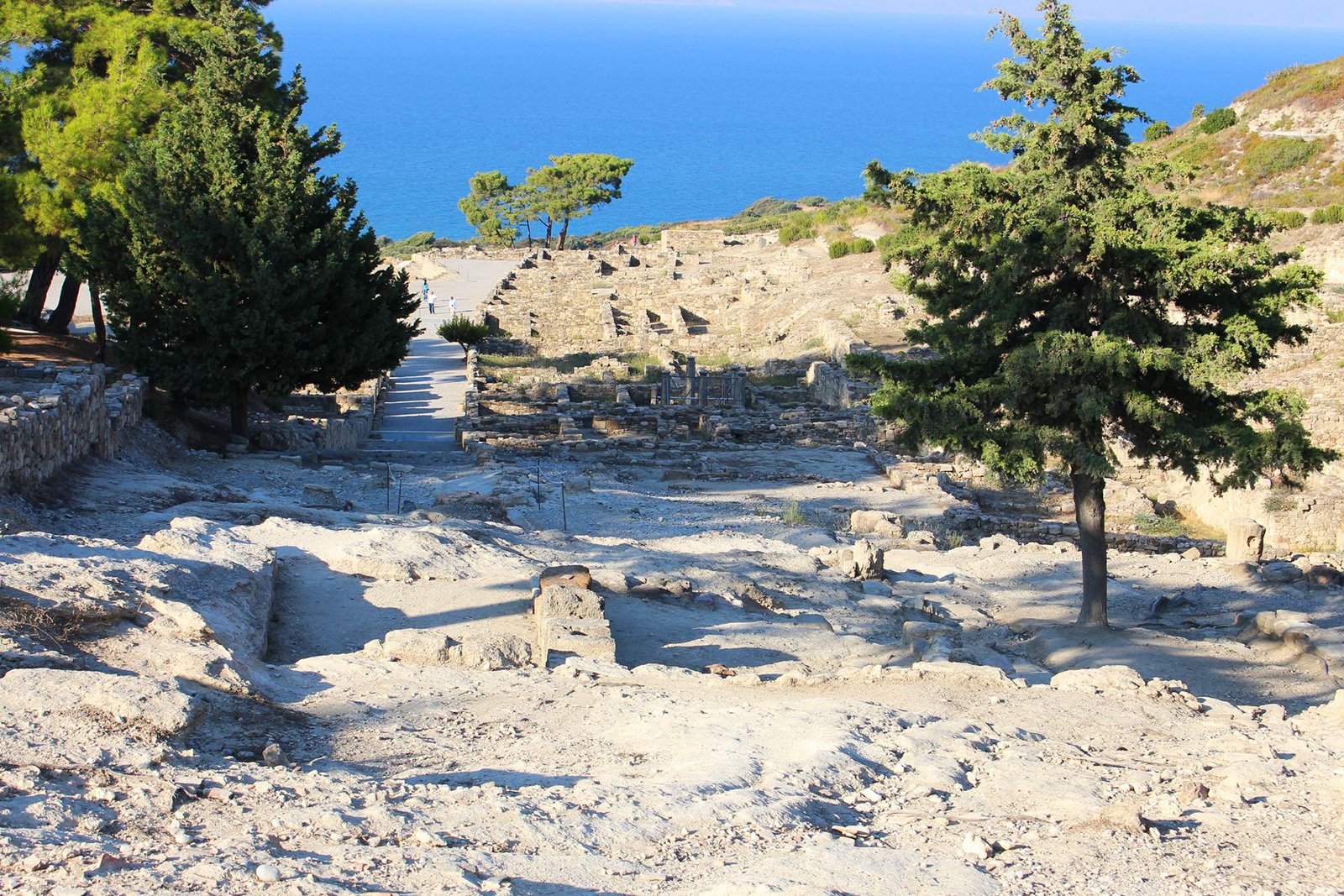 How to see the panorama of the ancient Kamiros town on Rhodes