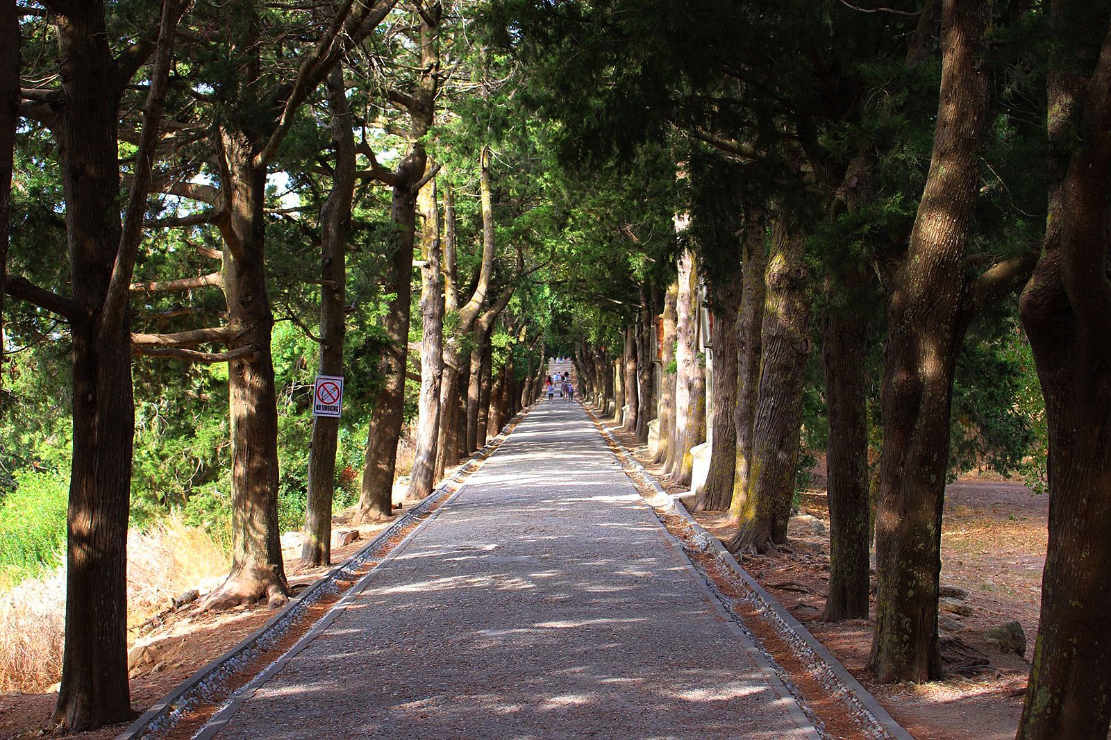 How to walk on the path to Calvary on Rhodes