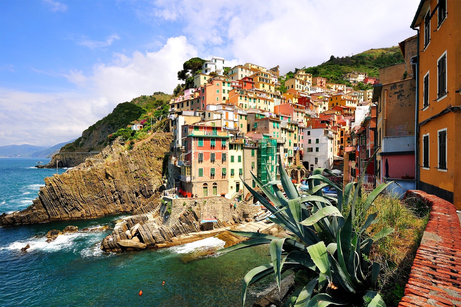 How to take a walk on Riomaggiore in Genoa