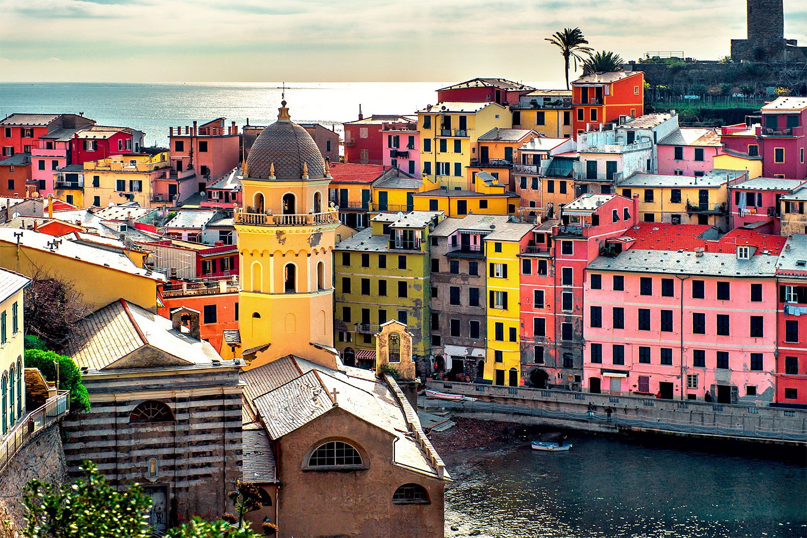 How to take a walk on Vernazza in Genoa