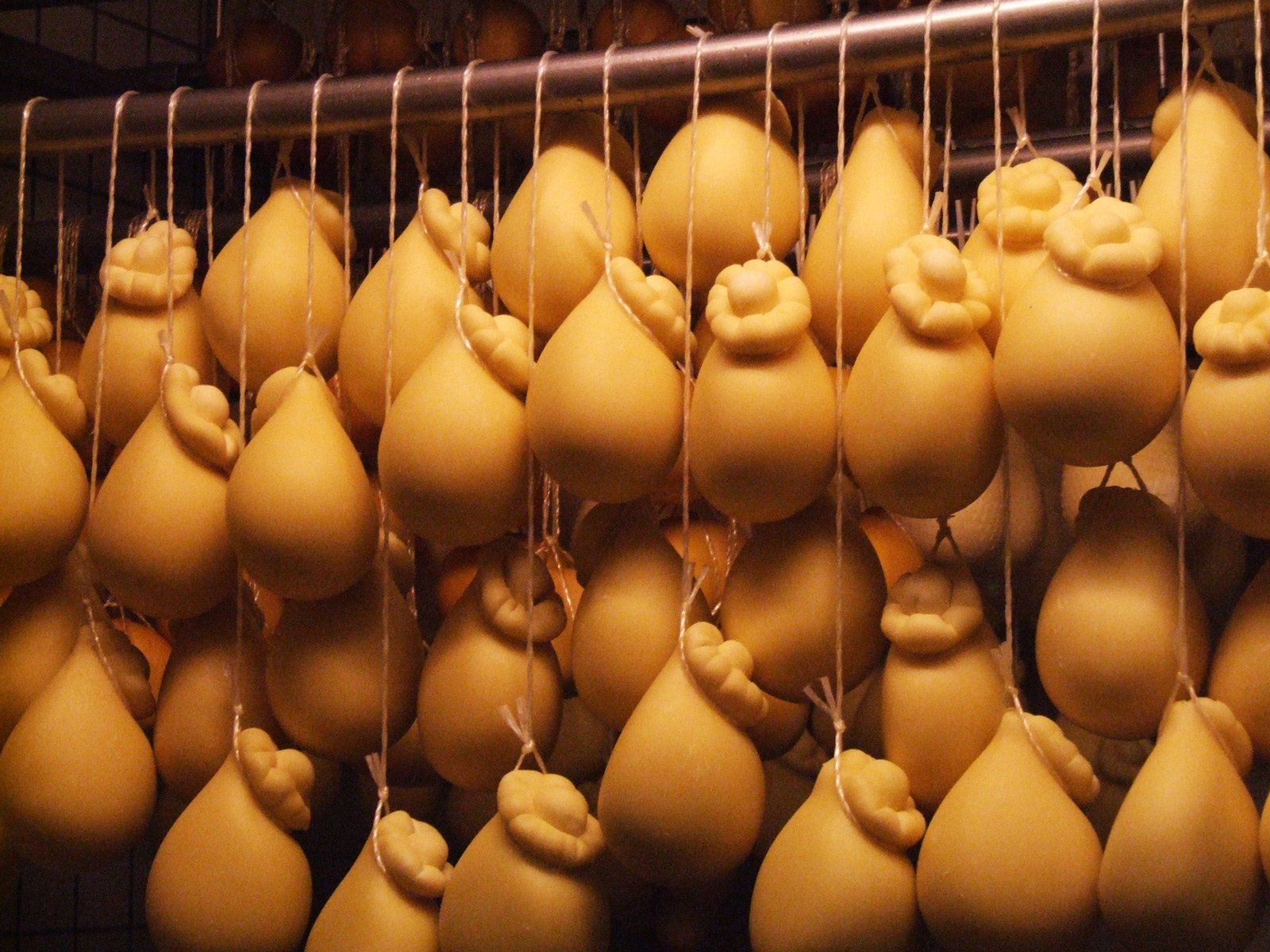 How to try scamorza cheese in Rome