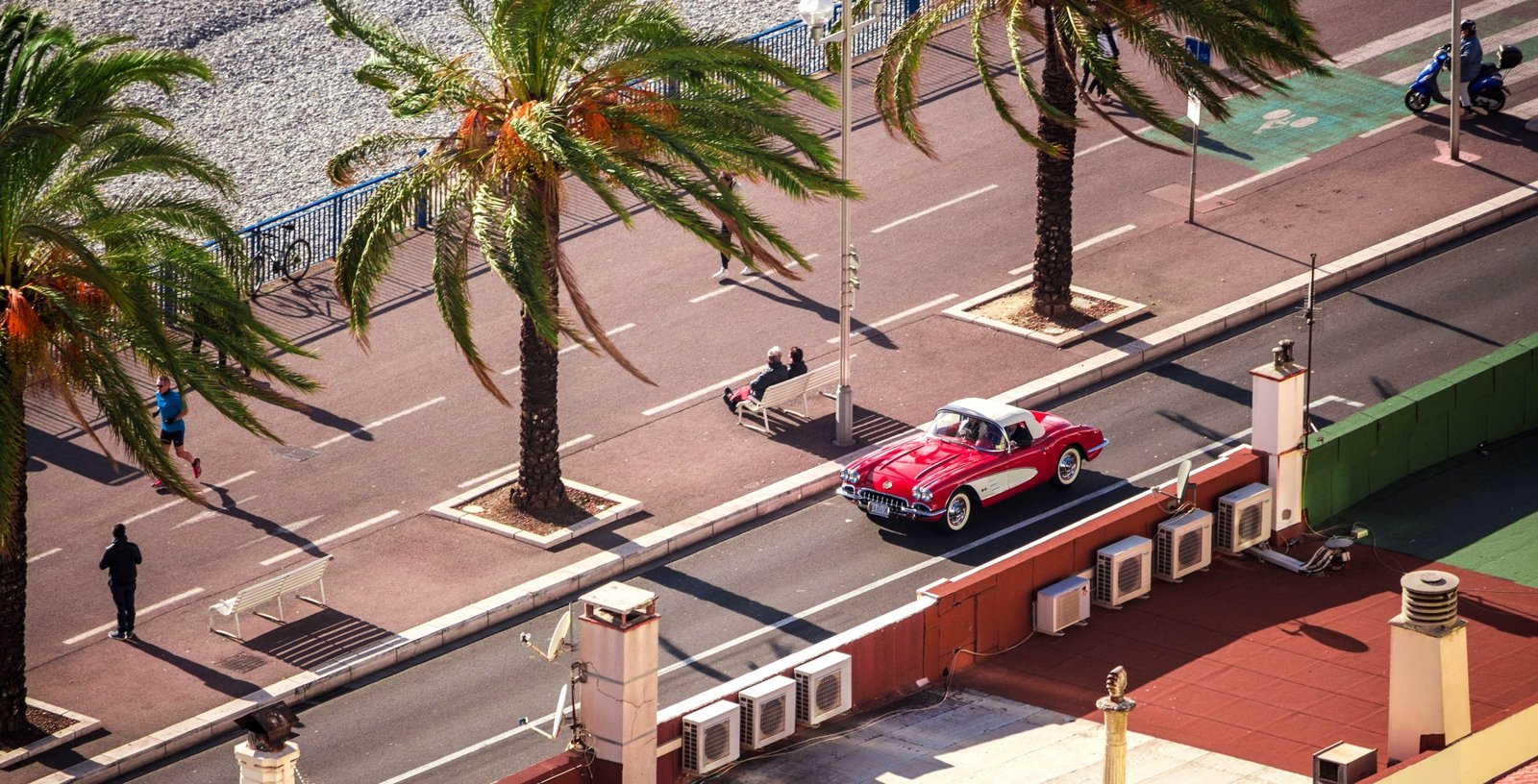 How to walk along the Promenade des Anglais in Nice