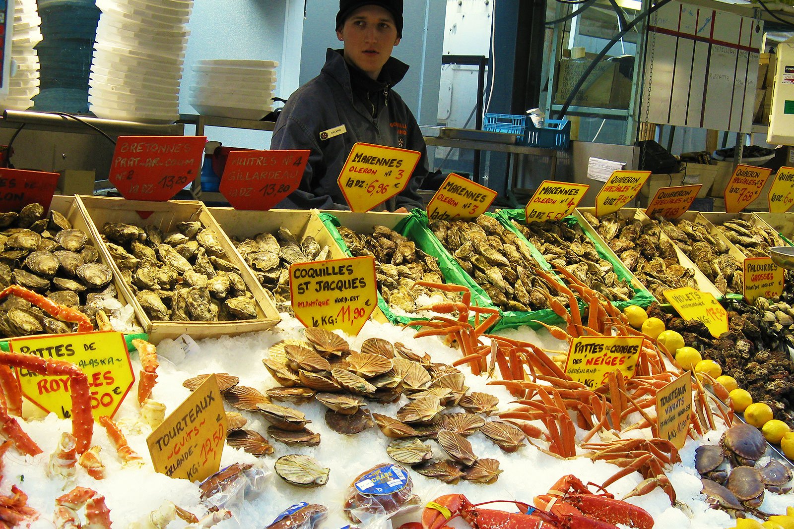 How to buy fresh oysters in the Old Port in Marseille