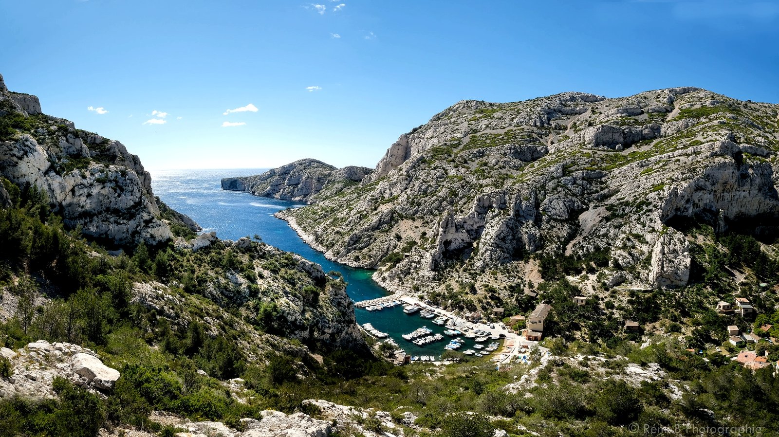 How to take an excursion to the calanques in Marseille