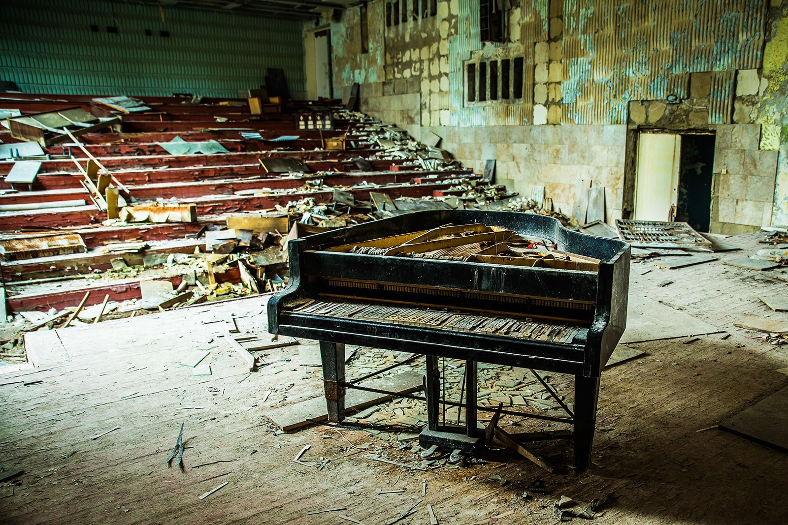 How to play the abandoned piano in Chernobyl