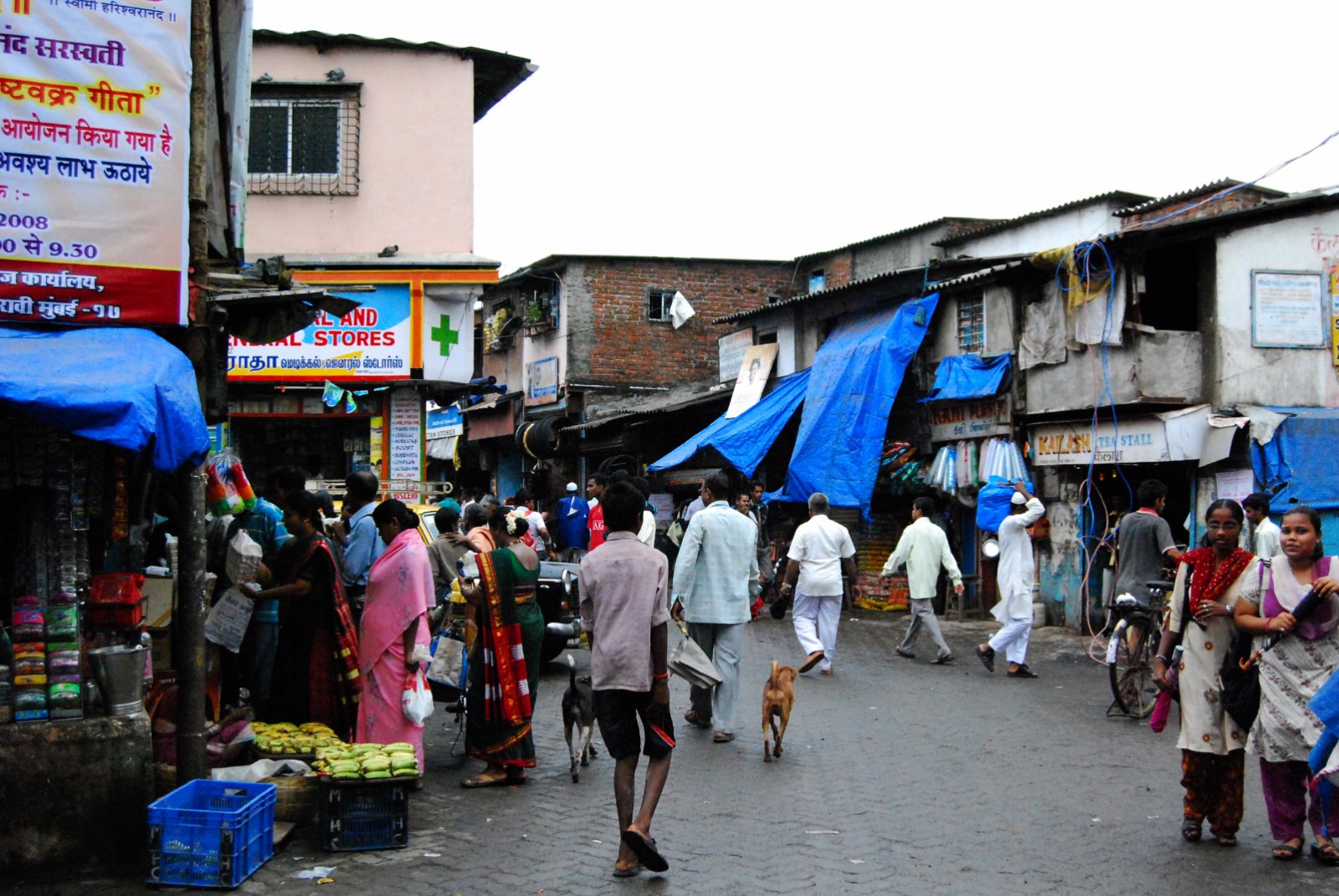 How to stroll through the Dharavi slums in Mumbai