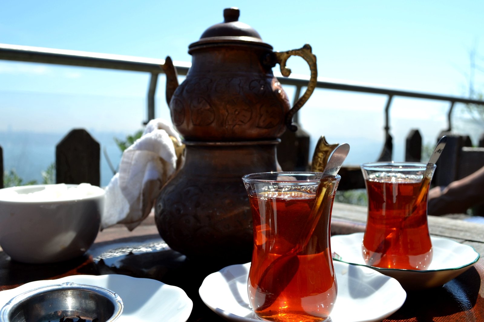 How to drink tea from traditional bardac in Istanbul