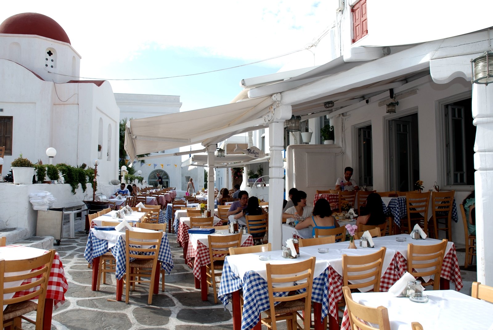How to dine in the tavern on Mykonos