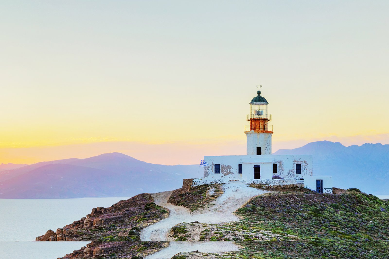 How to climb the Armenistis lighthouse on Mykonos