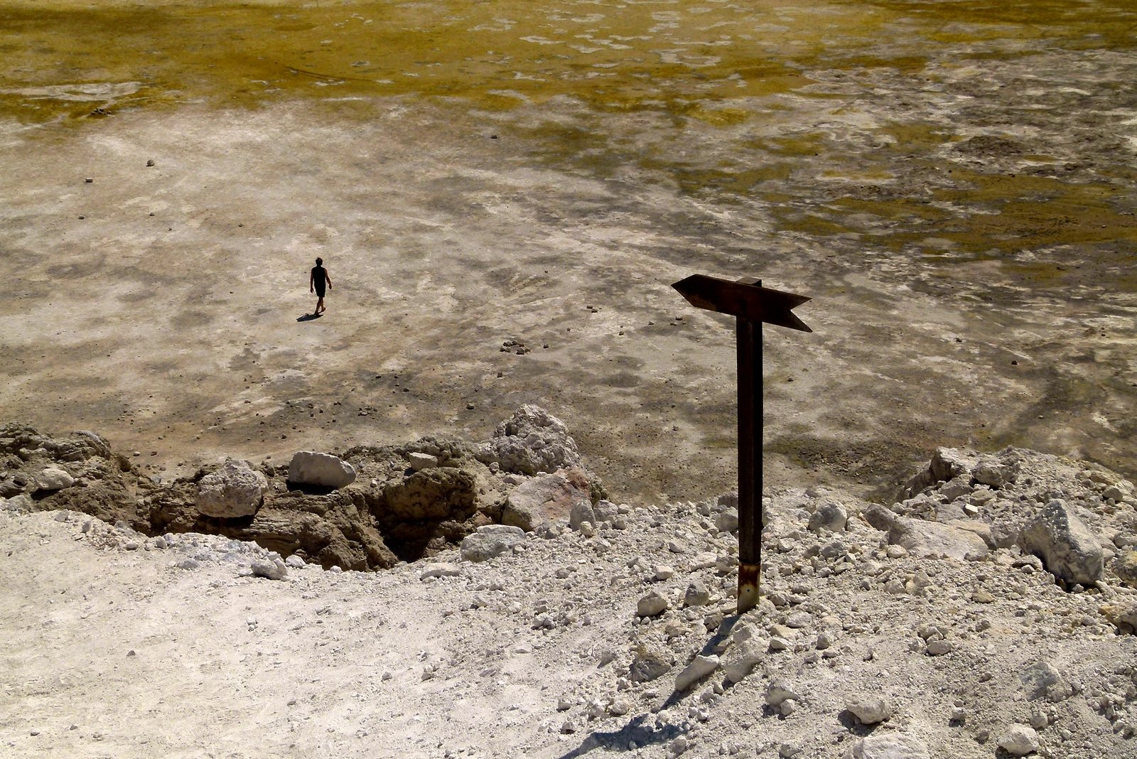 How to come down to the volcanos crater Stefanos on Kos