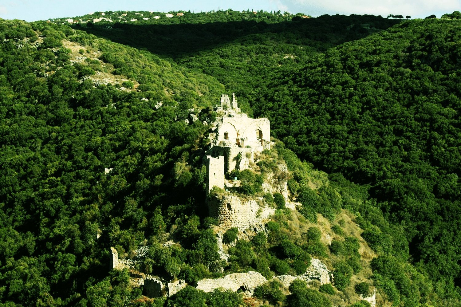 How to seize the Montfort fortress in Haifa